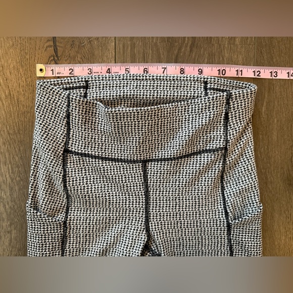 Lululemon Speed Up Tight in Teeny Tooth White Black Size 4 - Picture 8 of 10